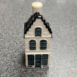 KLM no. 15 Blue Delft house